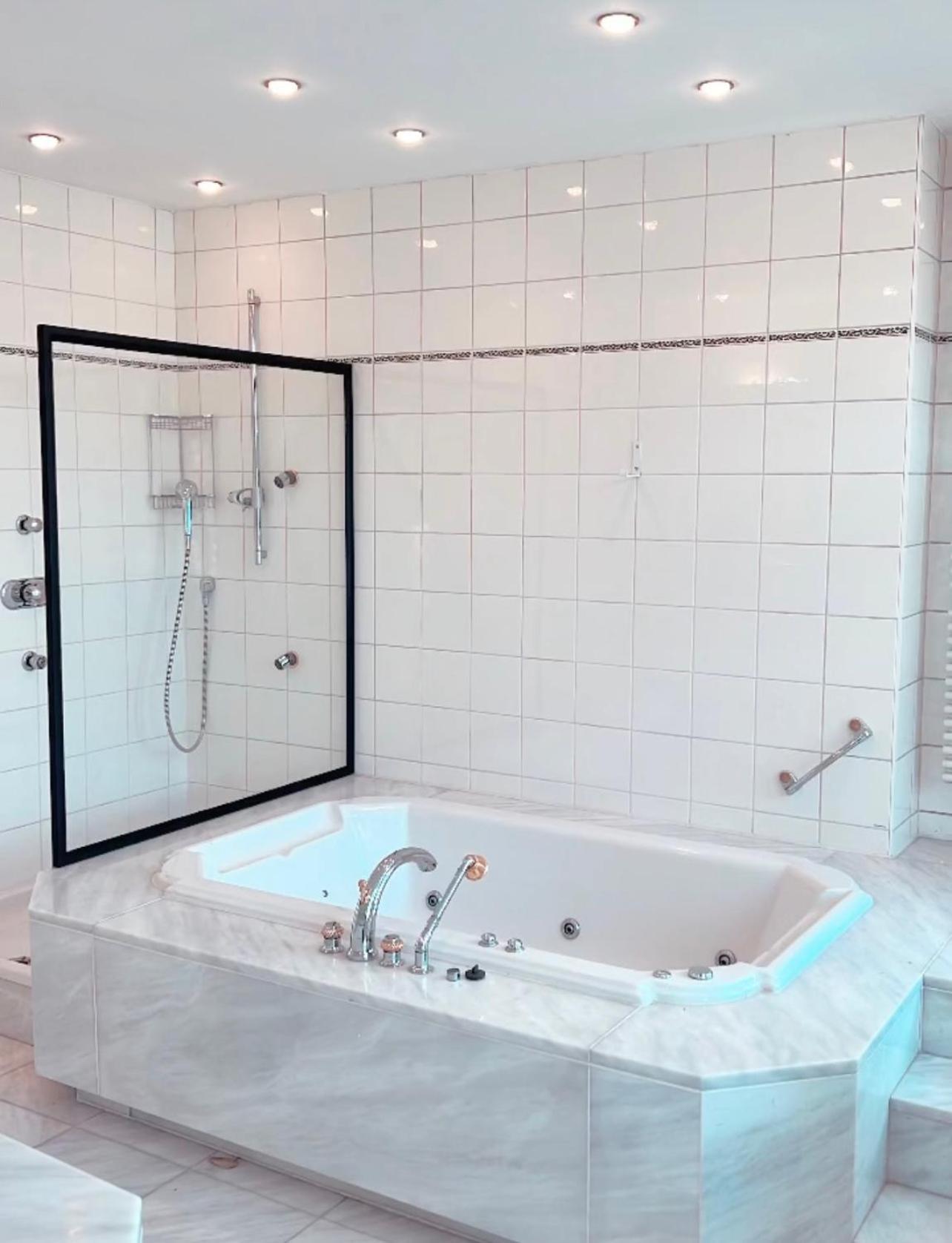 Le Faubourg Suites Antwerpen Ngoại thất bức ảnh