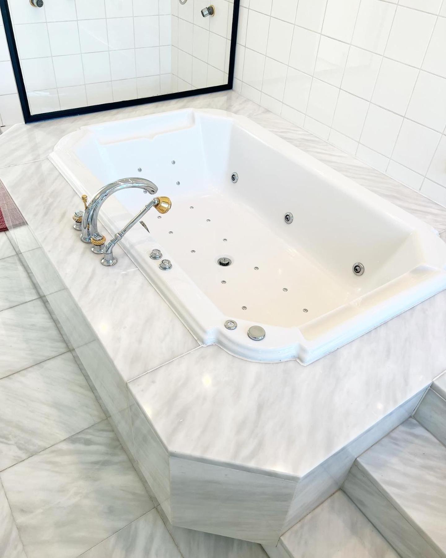 Le Faubourg Suites Antwerpen Ngoại thất bức ảnh